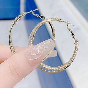 FREE (with buy) Elegant Gold Hoop Earrings